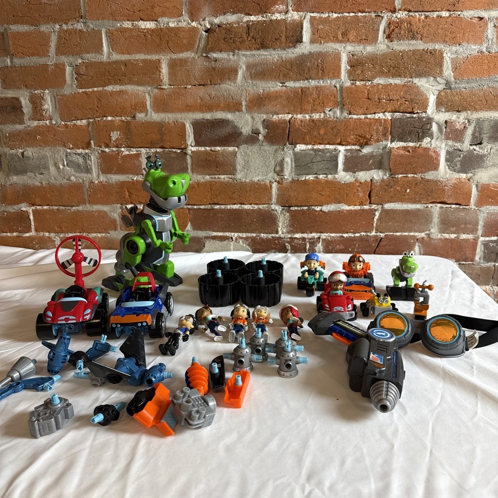 Botasaur Dinosaur Build Me Rivet System Lot of Rusty Rivets Nickelodeon Toys
